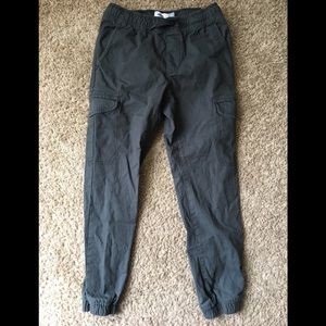 Boys size 8 khaki cargo pants - EUC